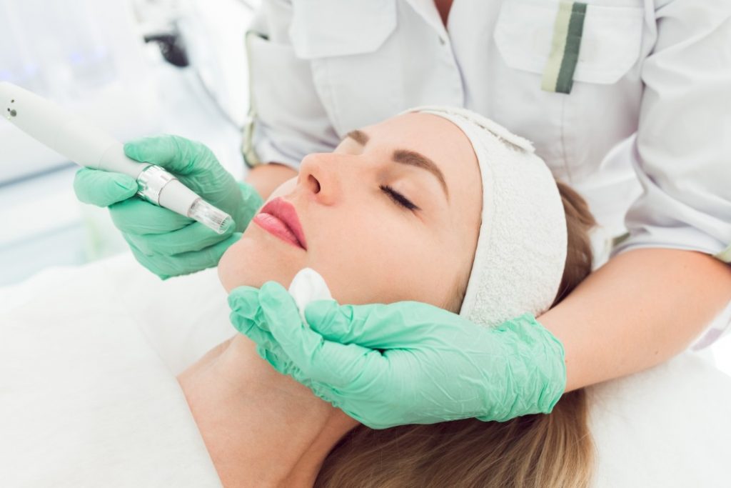 women with a microneedling treatment